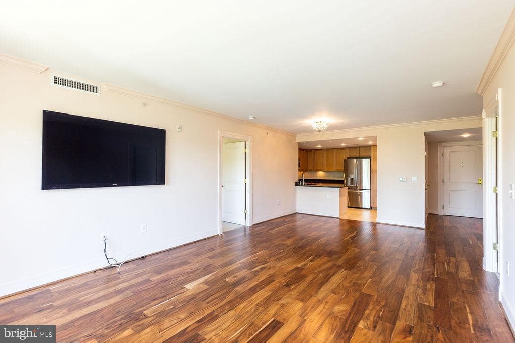 5 Park Place #527 photo 3