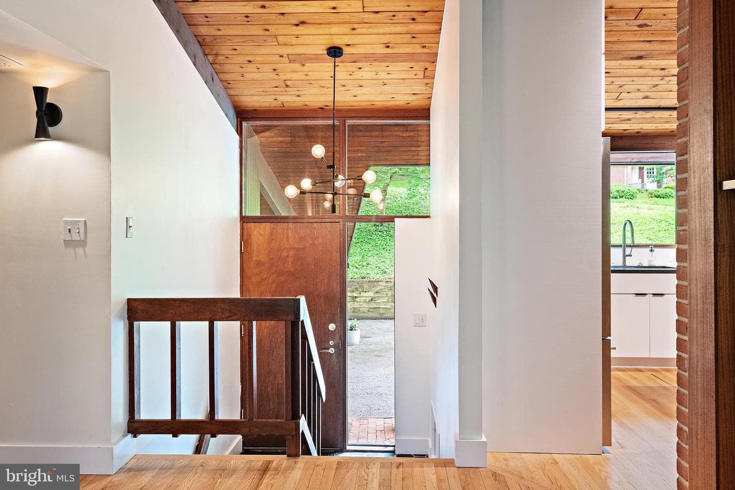 1689 Alice Court photo 3