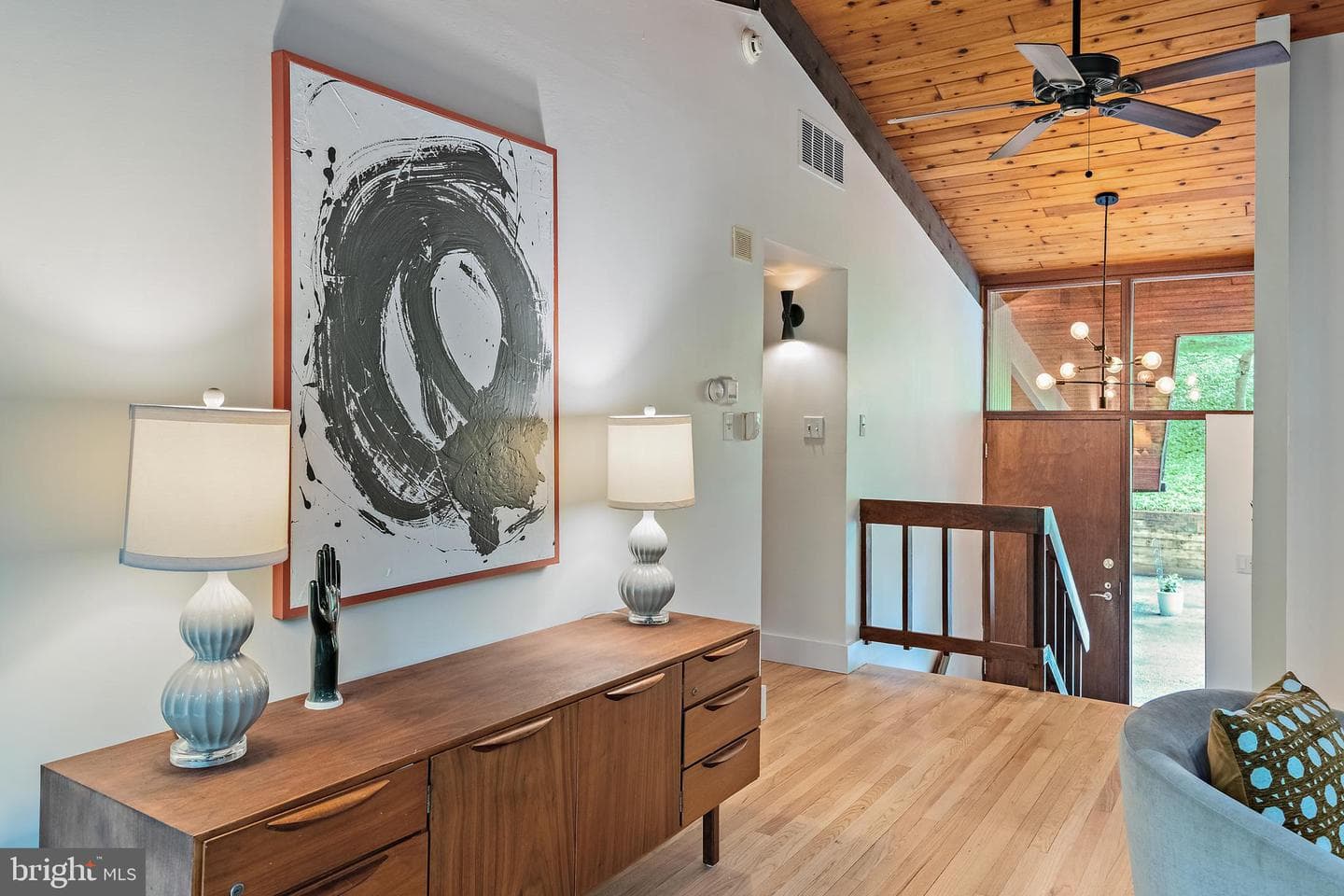 1689 Alice Court photo 4