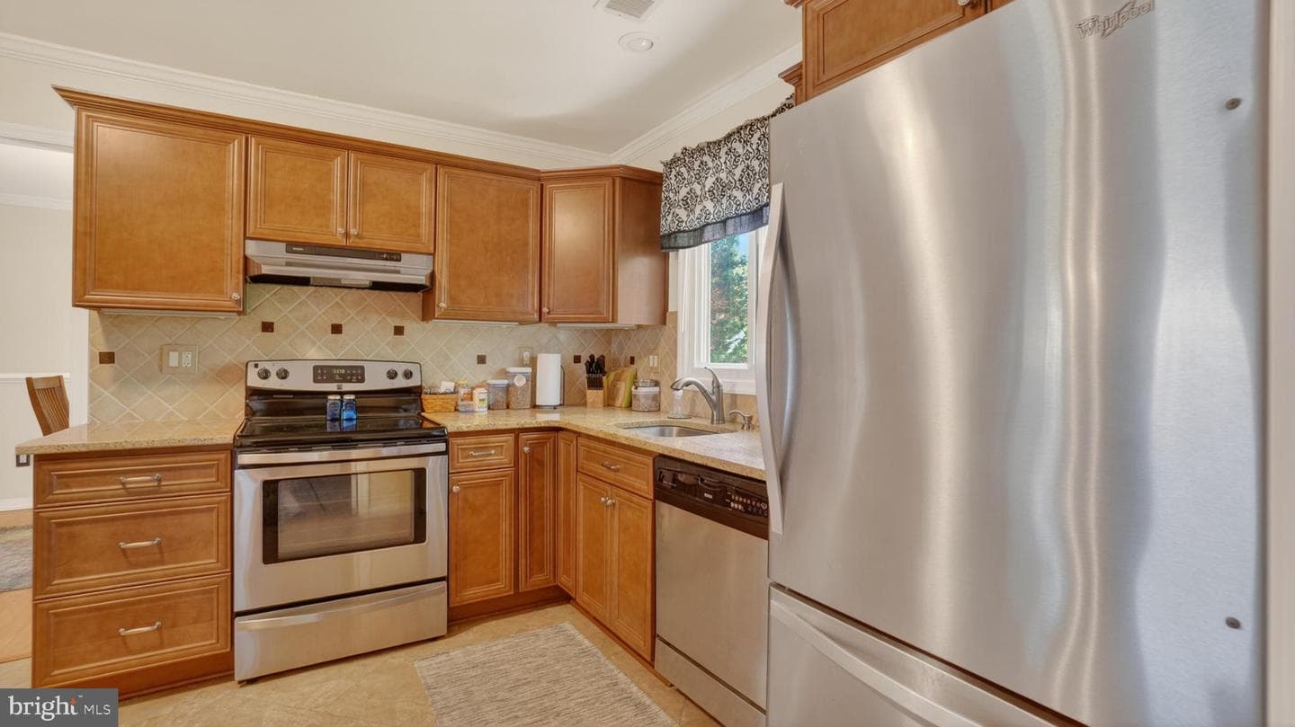 7949 Trafalgar Court photo 20