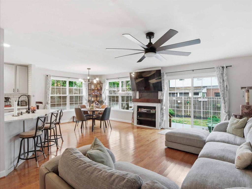 7742 Lawrence Avenue photo 3