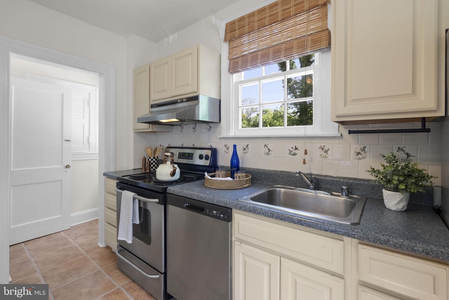 202 Wardour Drive photo 22