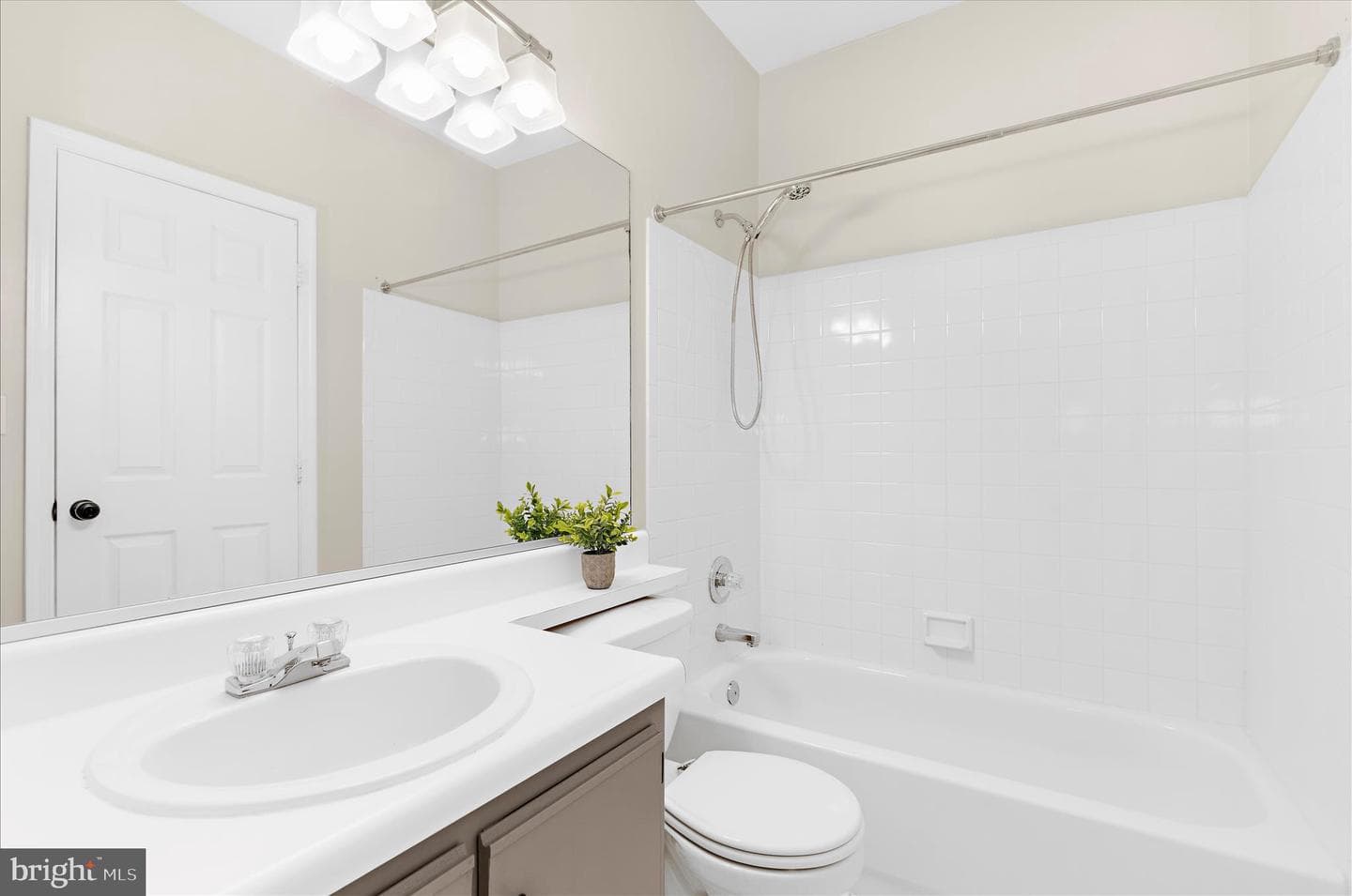 601 Forest Walk Lane #204 photo 24