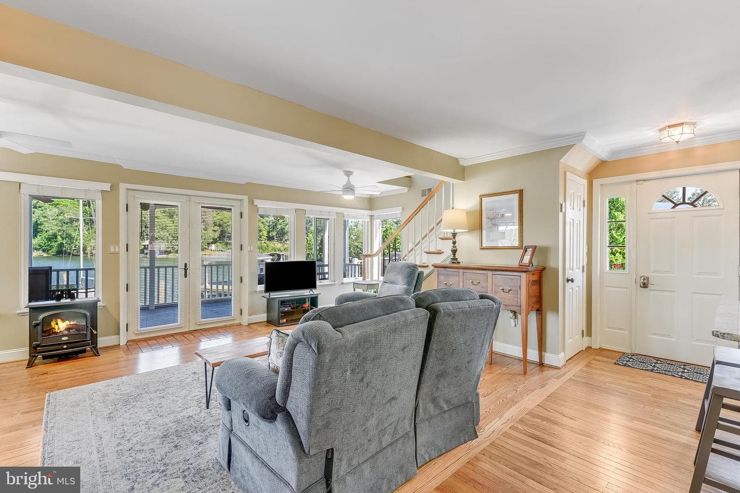 684 N Riverside Drive photo 10