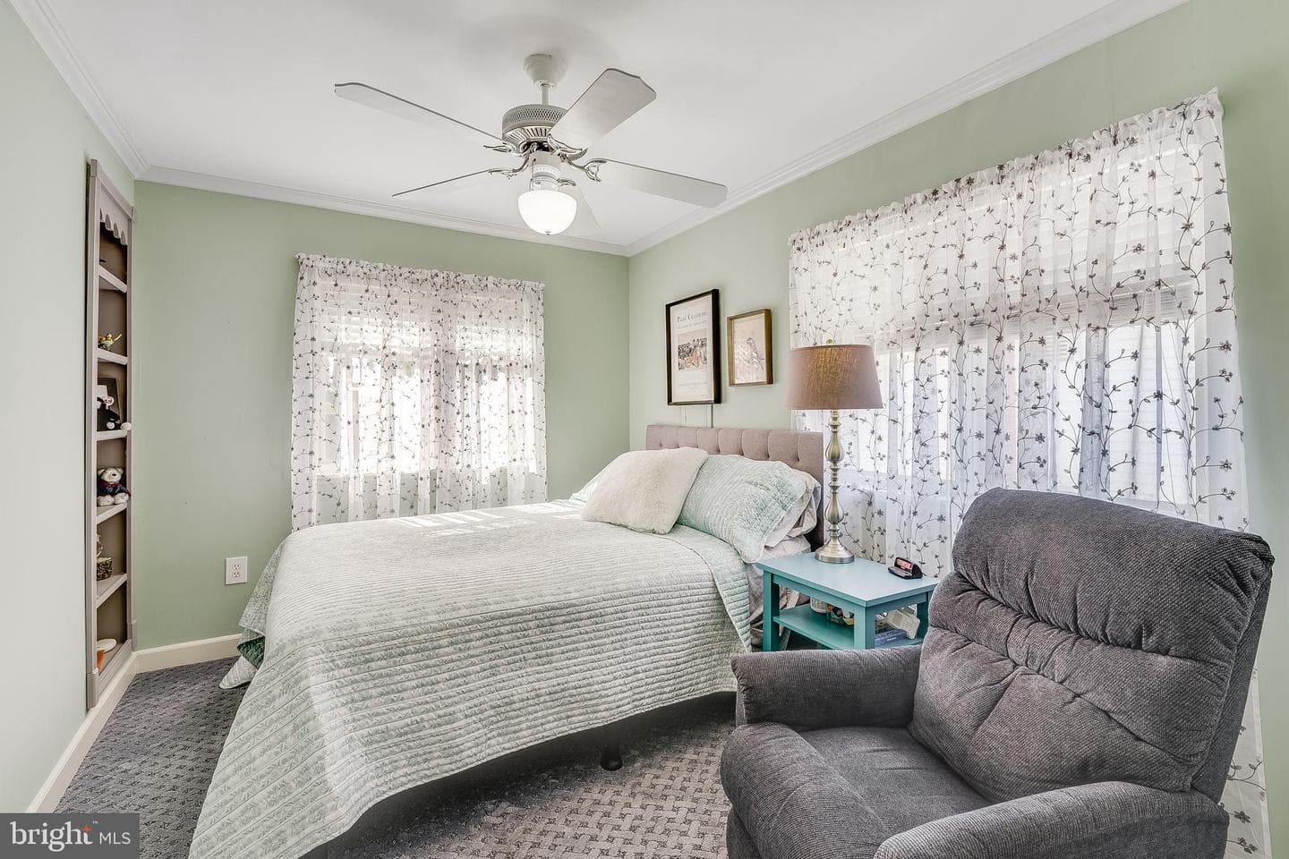 684 N Riverside Drive photo 27