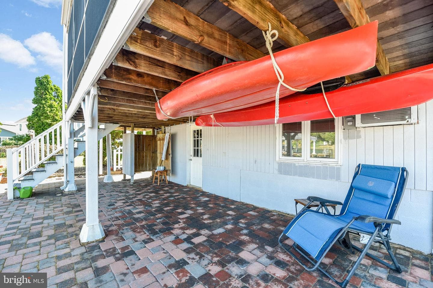 684 N Riverside Drive photo 32