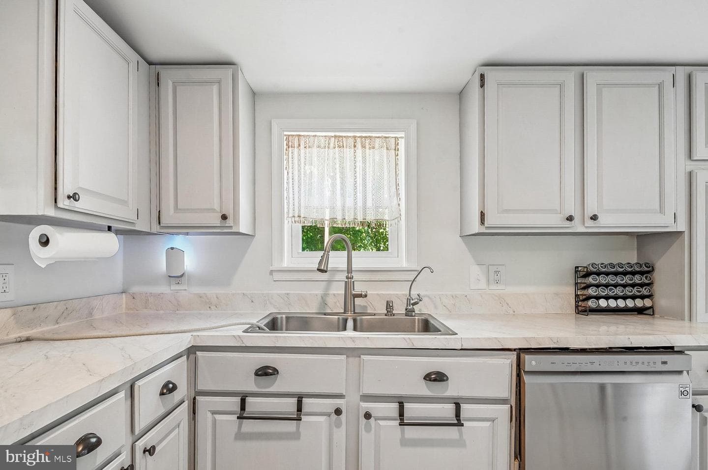 1217 Pine Avenue photo 9