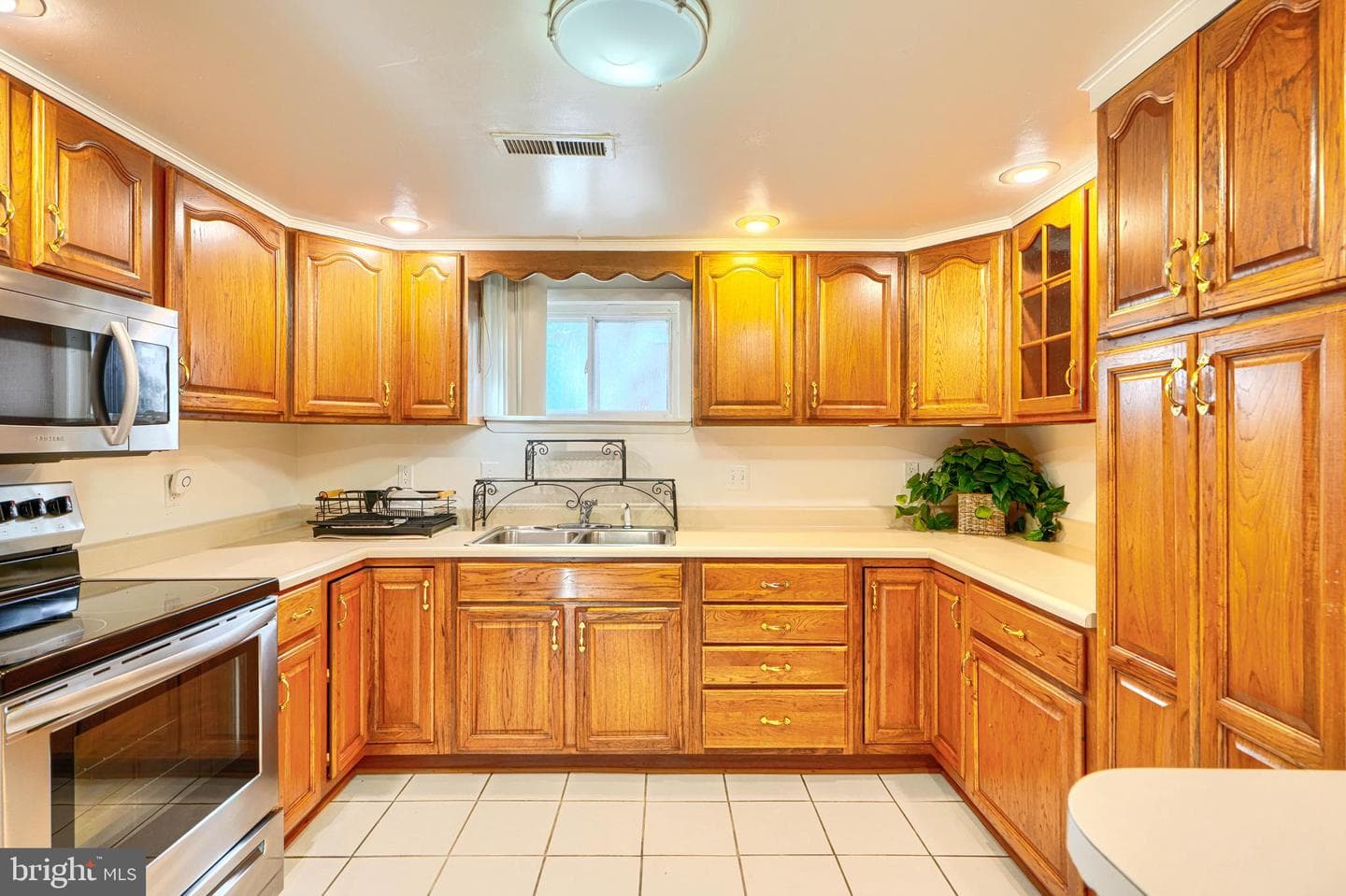 212 Evans Street photo 10