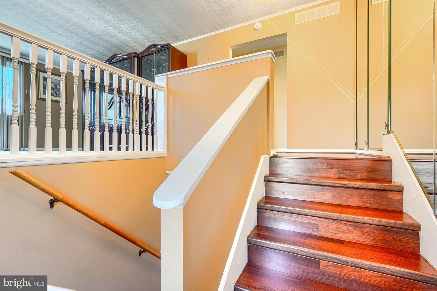 212 Evans Street photo 5