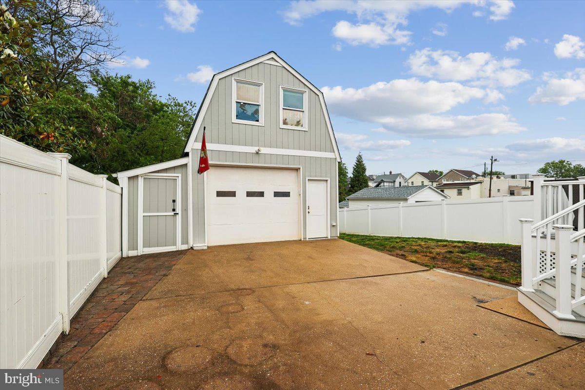 12 Linden Avenue photo 4