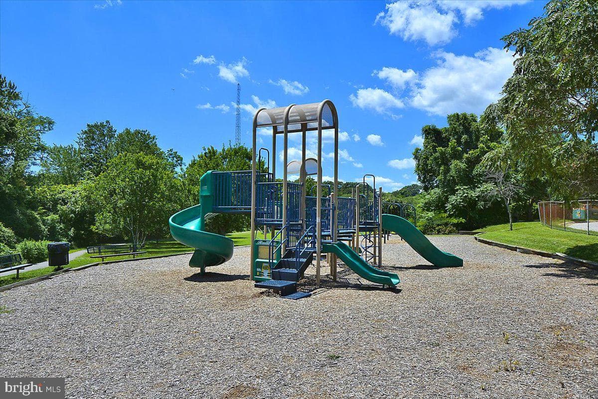 12 Linden Avenue photo 52