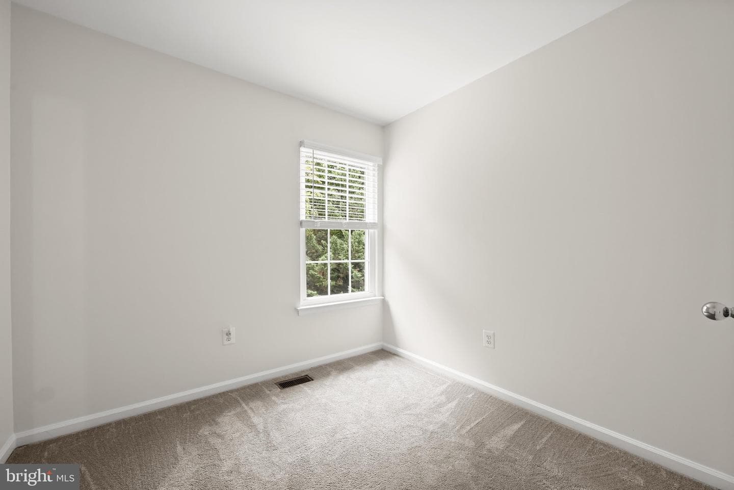 1658 Fallowfield Court photo 18