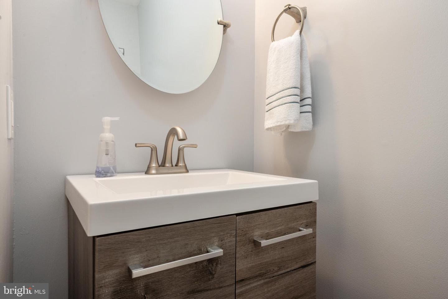 2333 Manomet Court photo 8