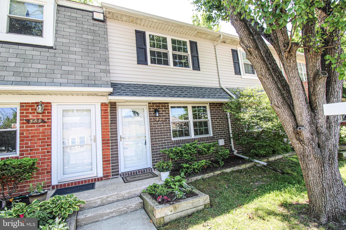 591 Belmawr Place photo 1