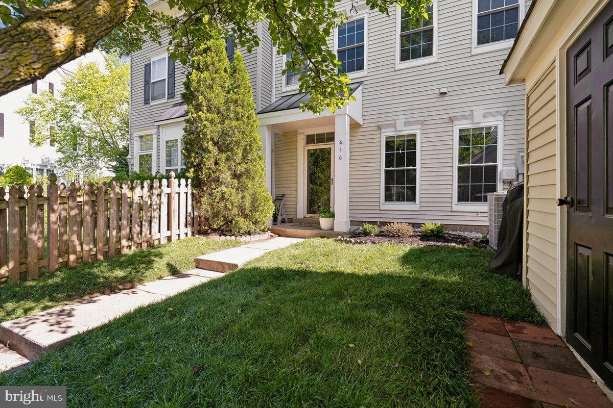 816 Estuary Dr photo 1