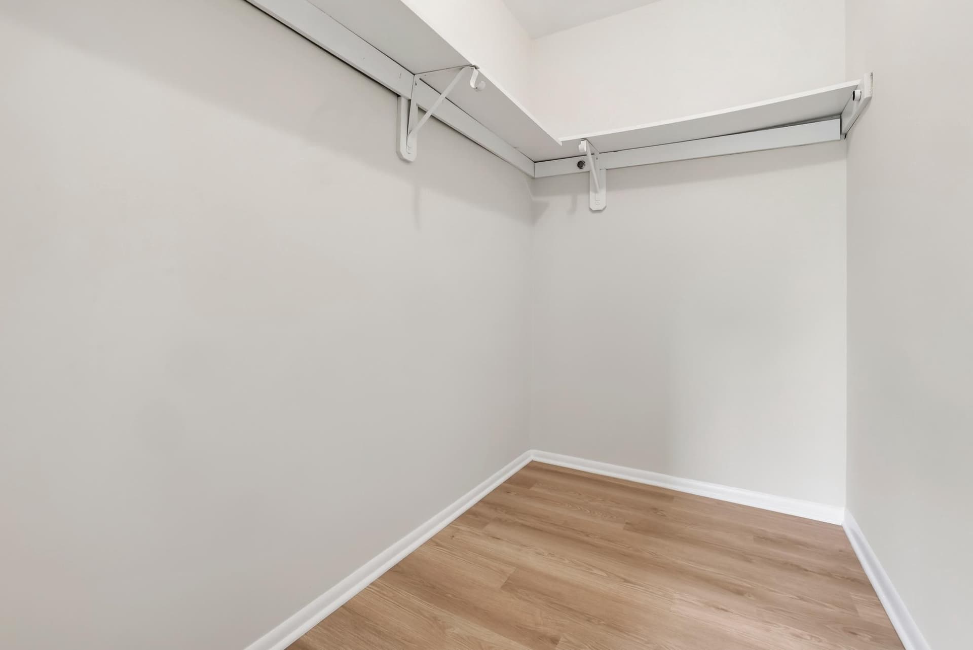 1608 Woodtree Court W photo 15