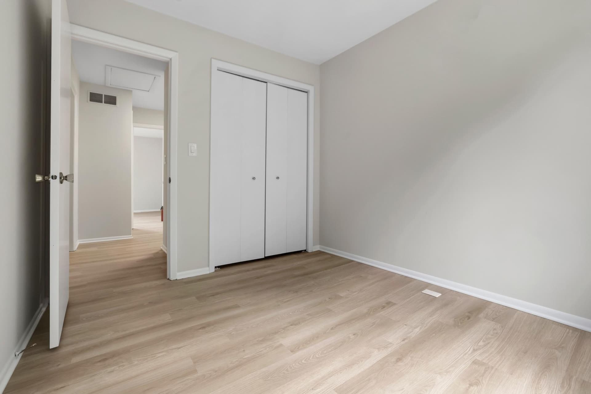 1608 Woodtree Court W photo 20