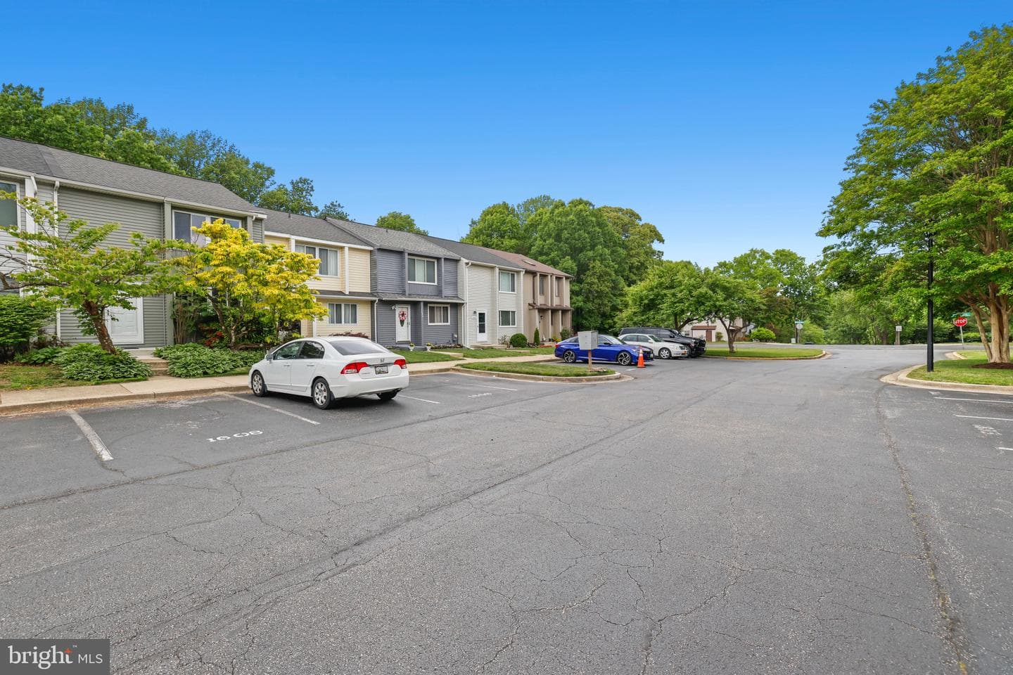 1608 Woodtree Court W photo 27