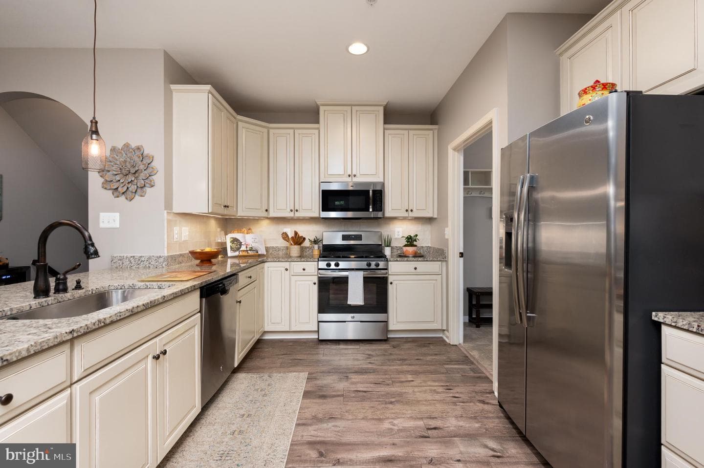 8323 Pondview Drive photo 9