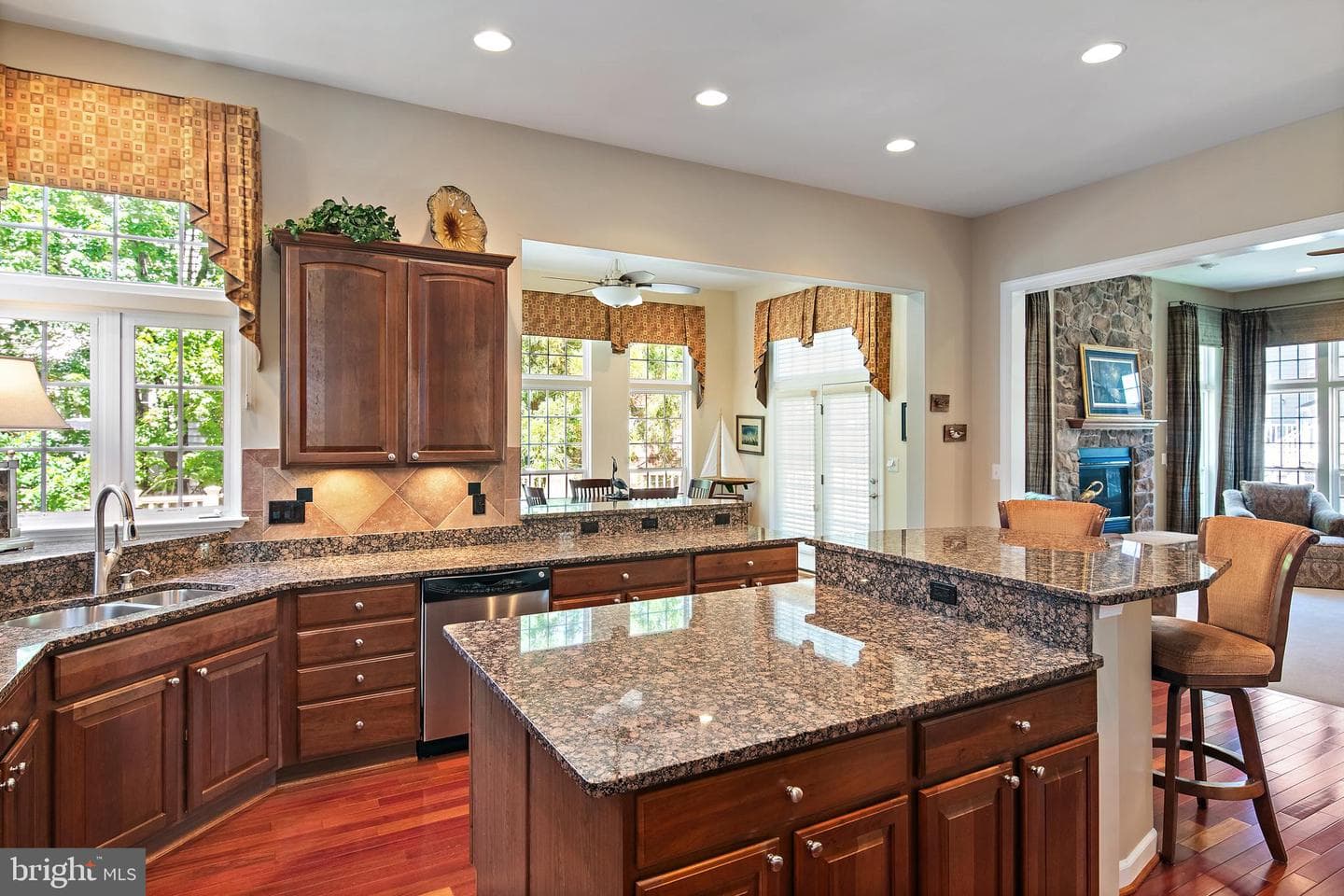 216 Bowen Court photo 8