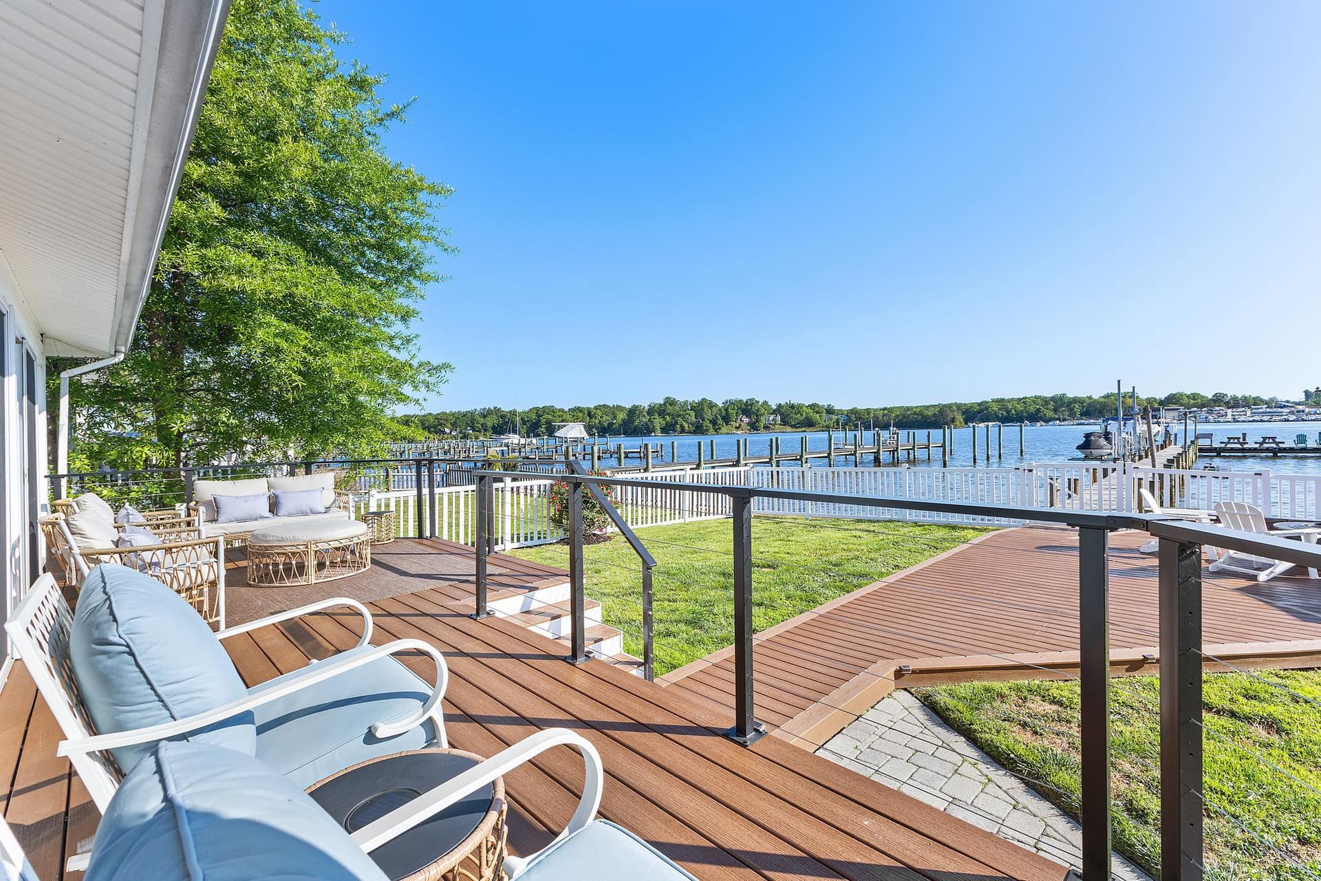 241 Edgewater Drive photo 4