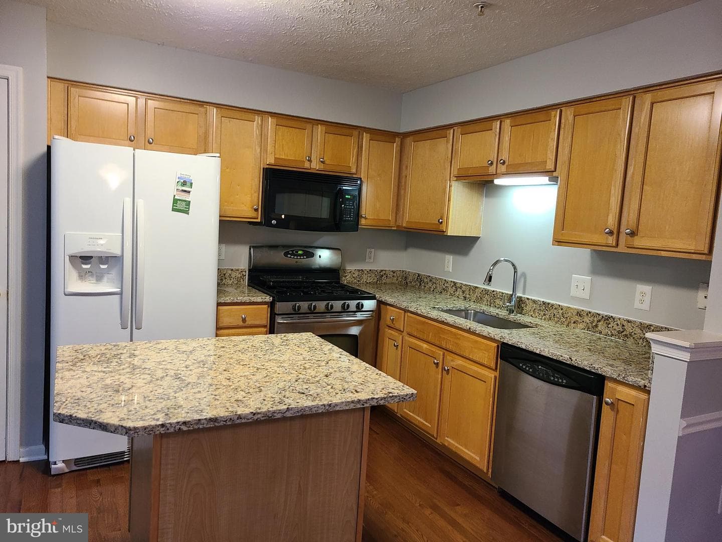 2718 Thornbrook Court photo 3