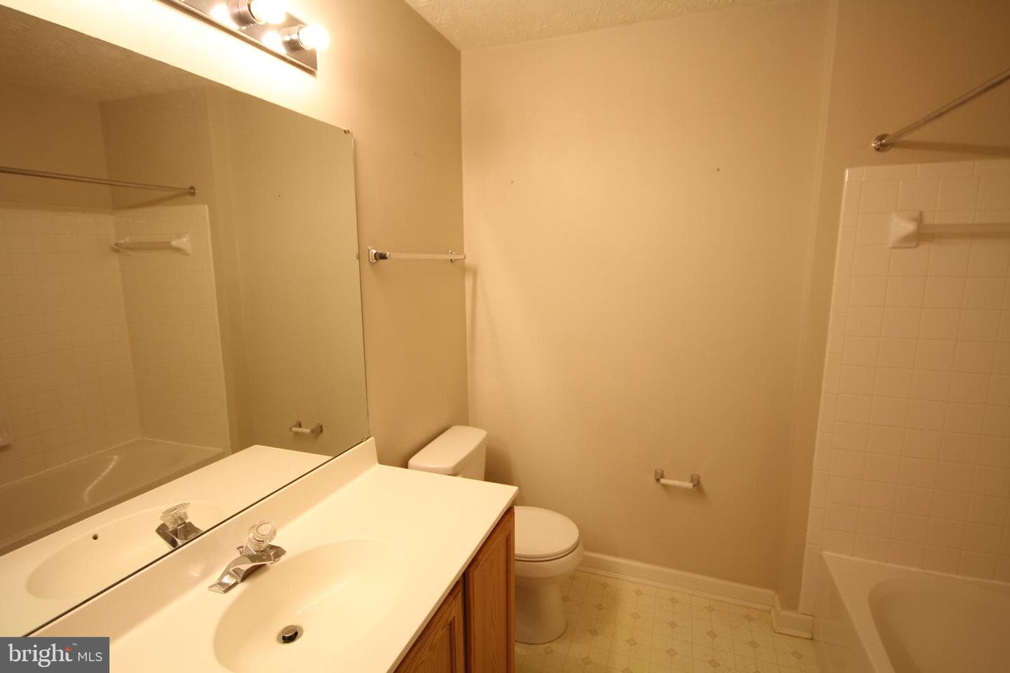 2718 Thornbrook Court photo 8