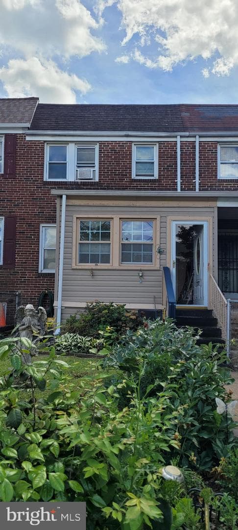 237 W Meadow Rd photo 2