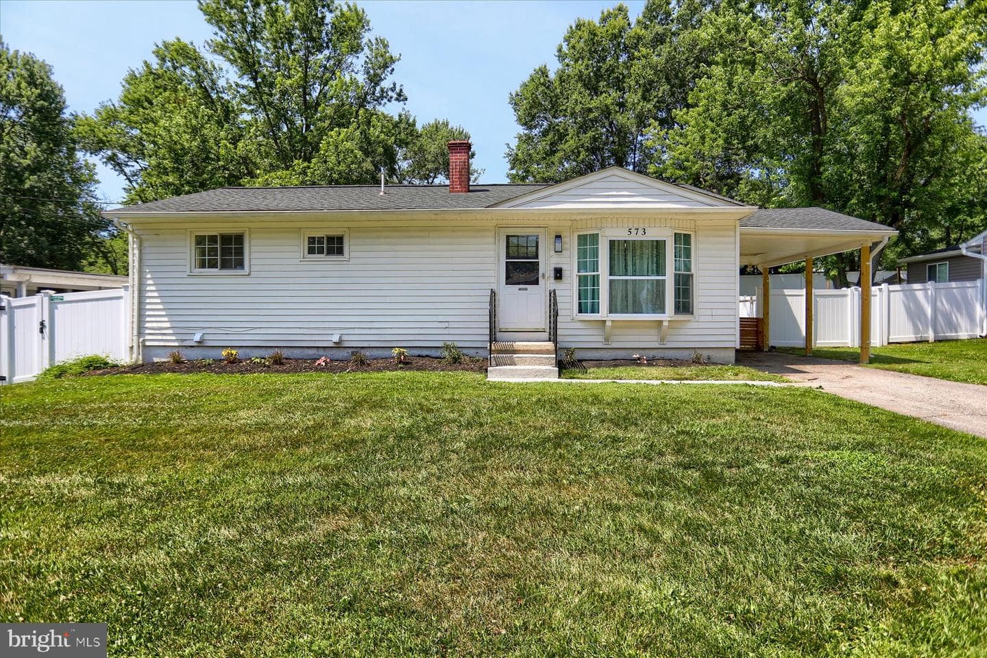 573 Rita Dr photo 1