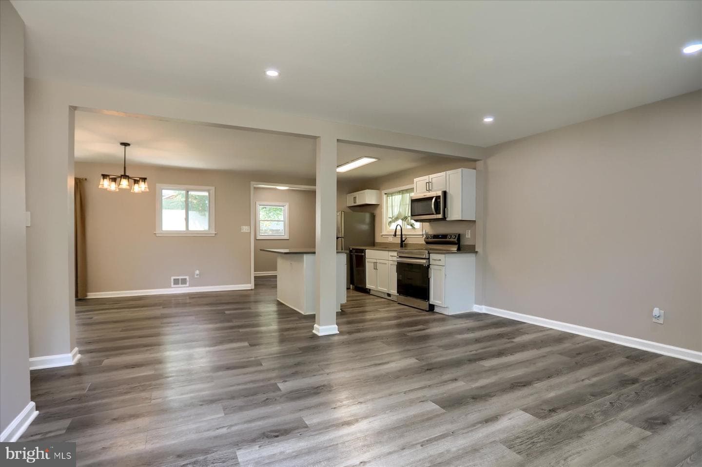 573 Rita Dr photo 5