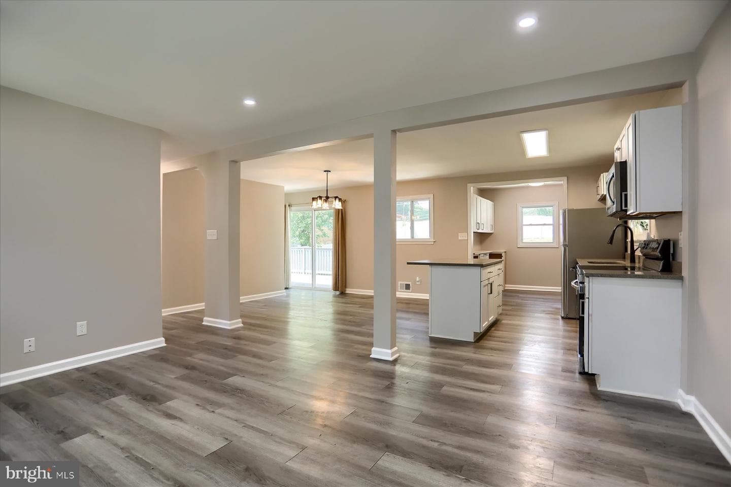 573 Rita Dr photo 6