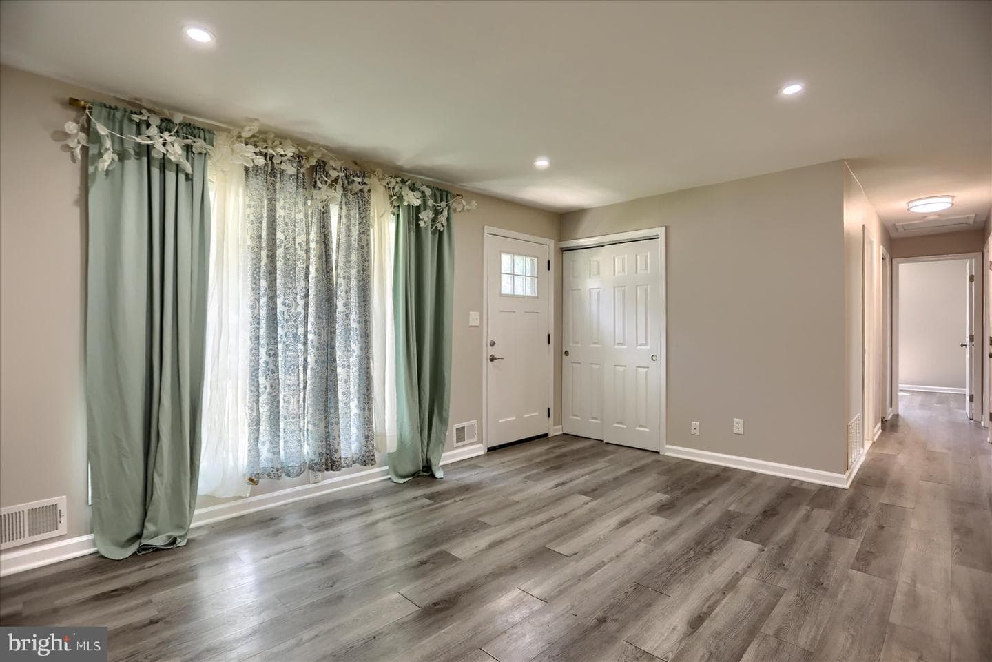 573 Rita Dr photo 7