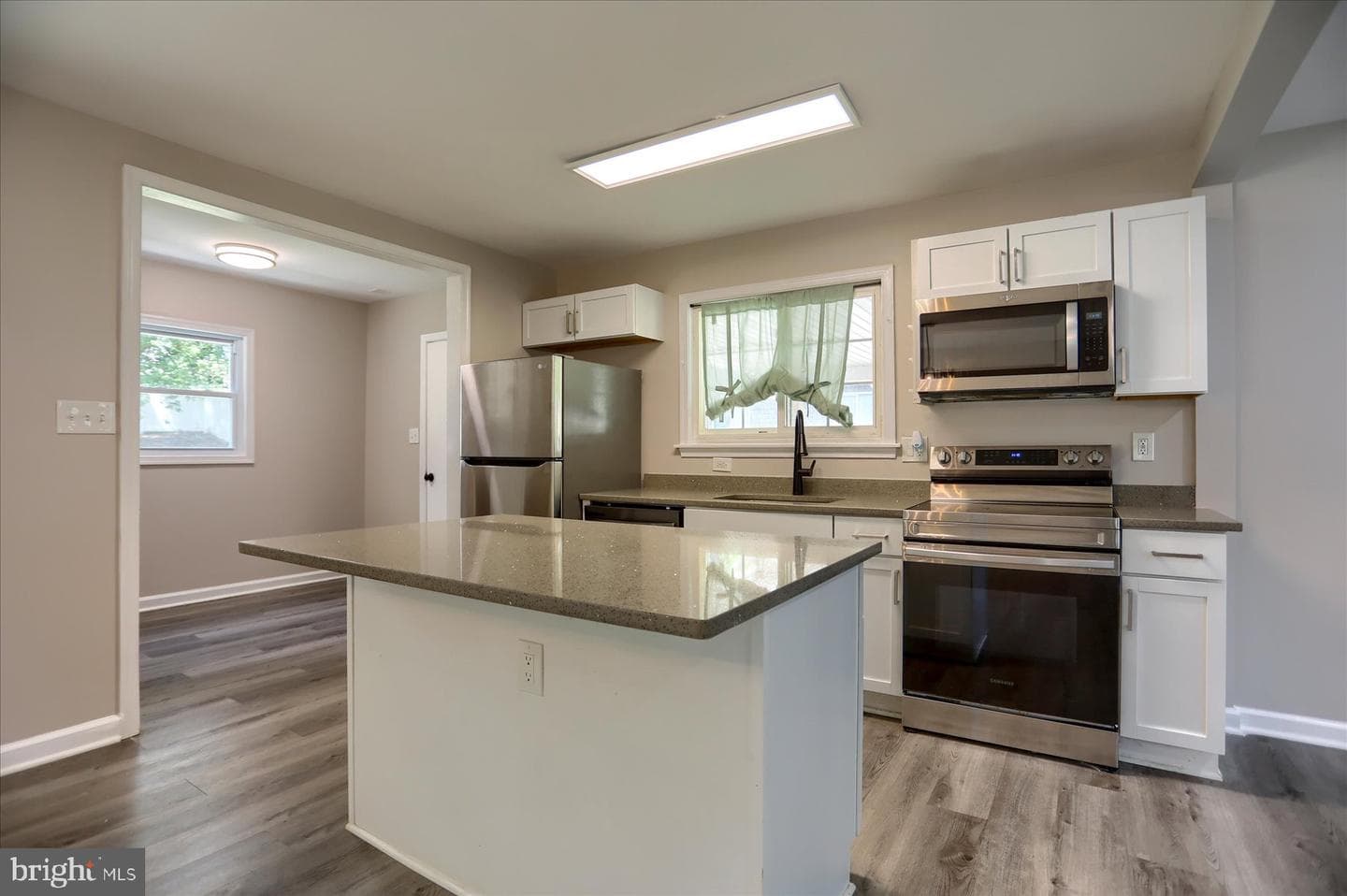 573 Rita Dr photo 9
