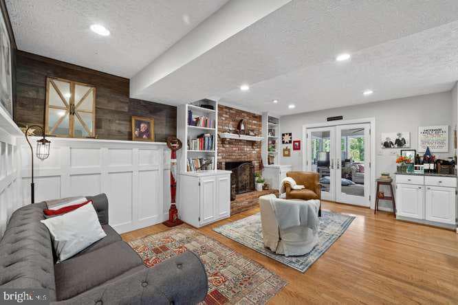 1307 Blackwalnut Court photo 16