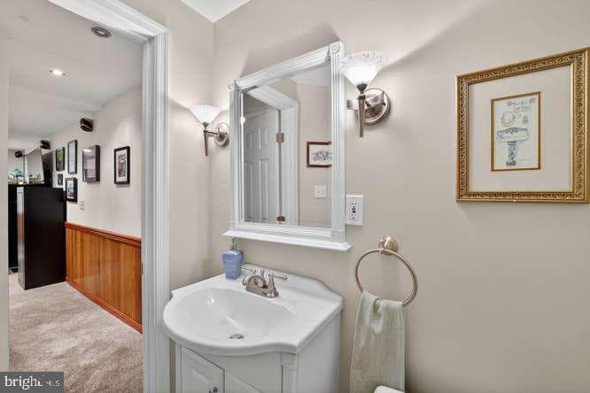 1307 Blackwalnut Court photo 37