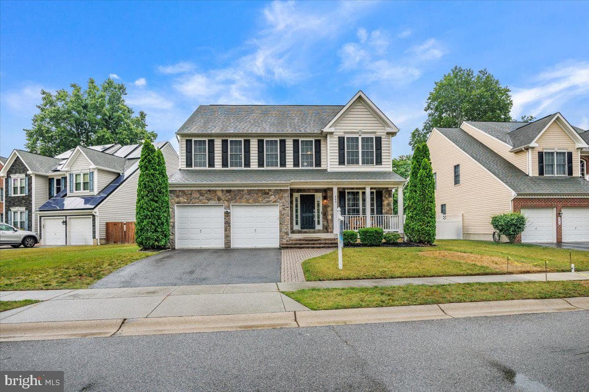 305 Howards Trust Ct photo 1