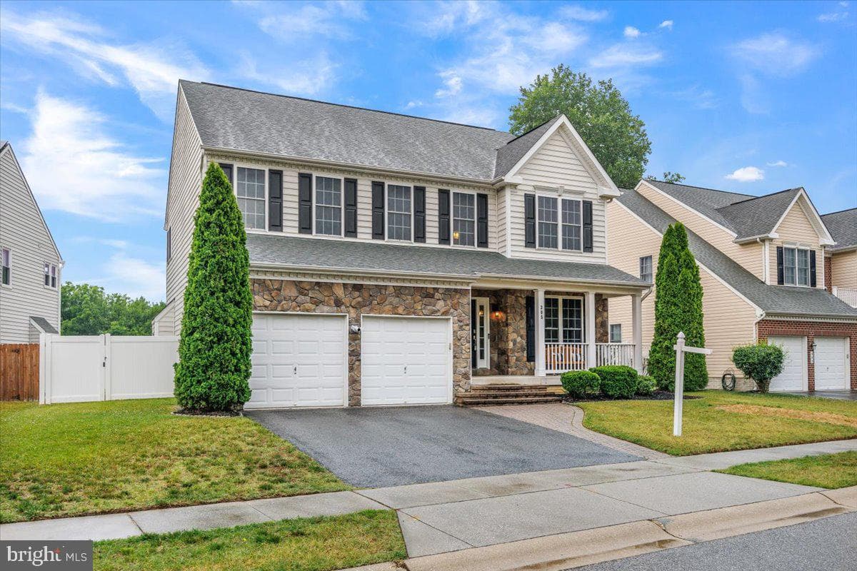 305 Howards Trust Ct photo 2