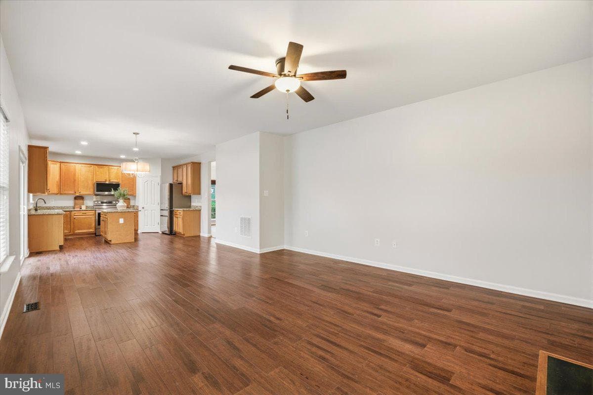 305 Howards Trust Ct photo 22