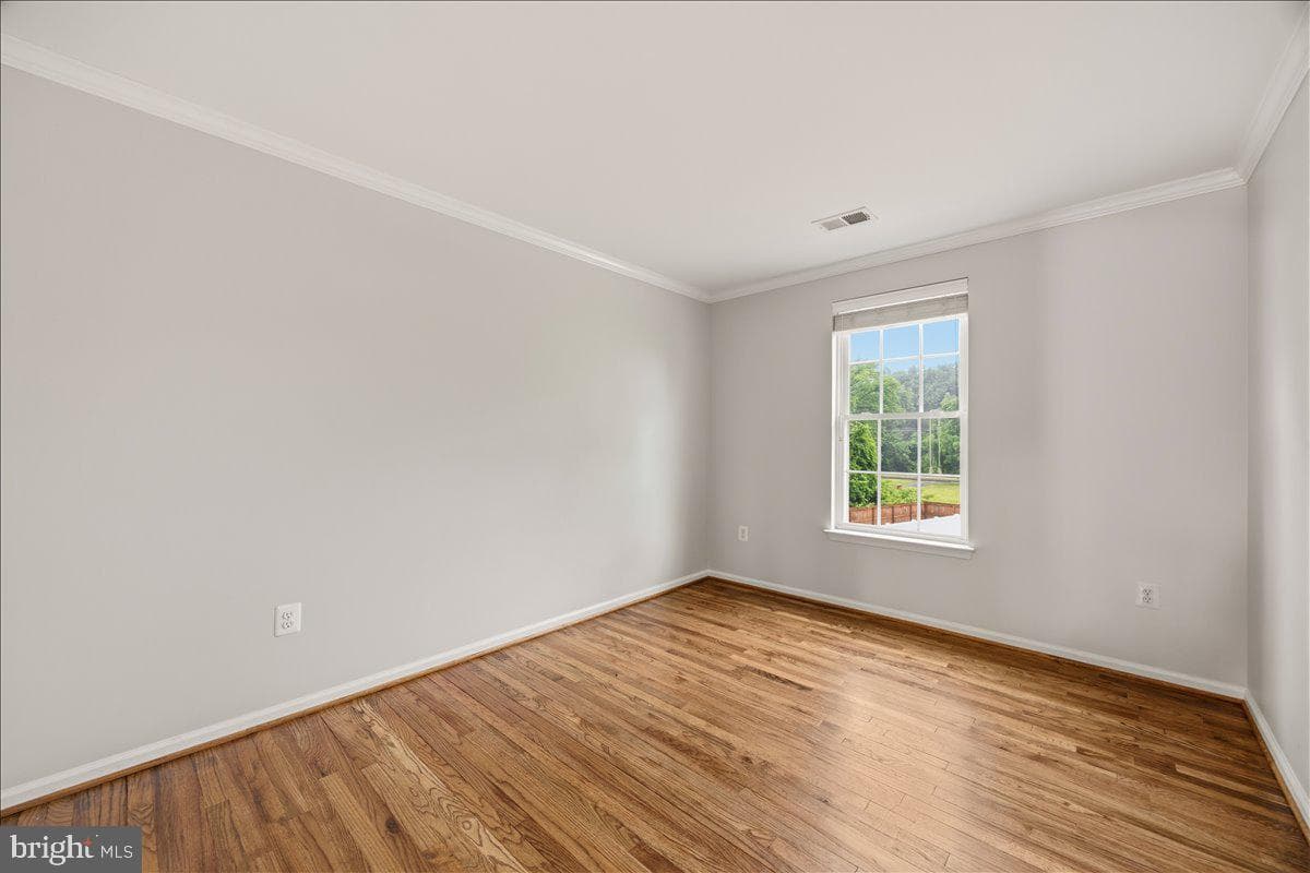305 Howards Trust Ct photo 33