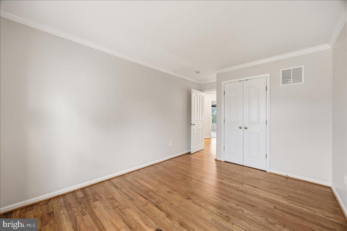 305 Howards Trust Ct photo 35