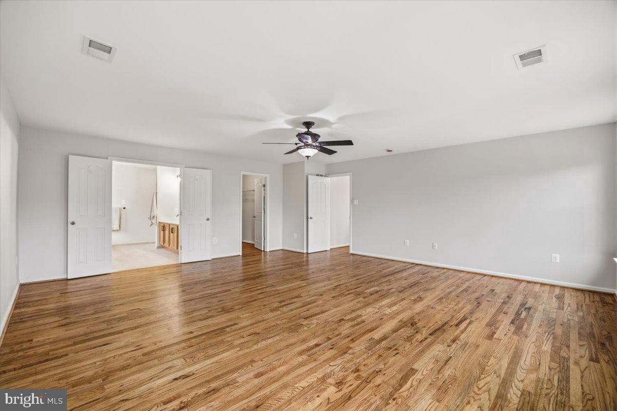 305 Howards Trust Ct photo 39
