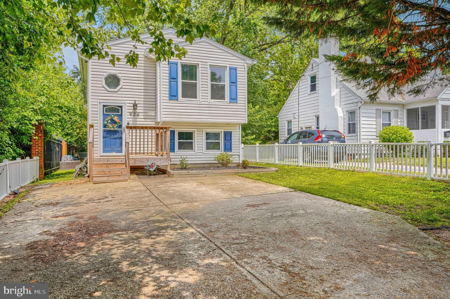 926 Central Street photo 3