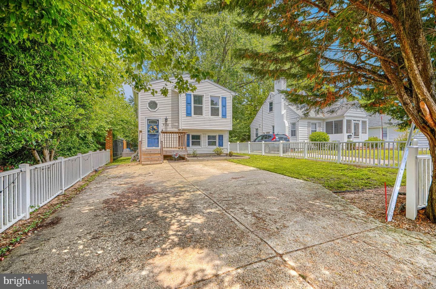 926 Central Street photo 4