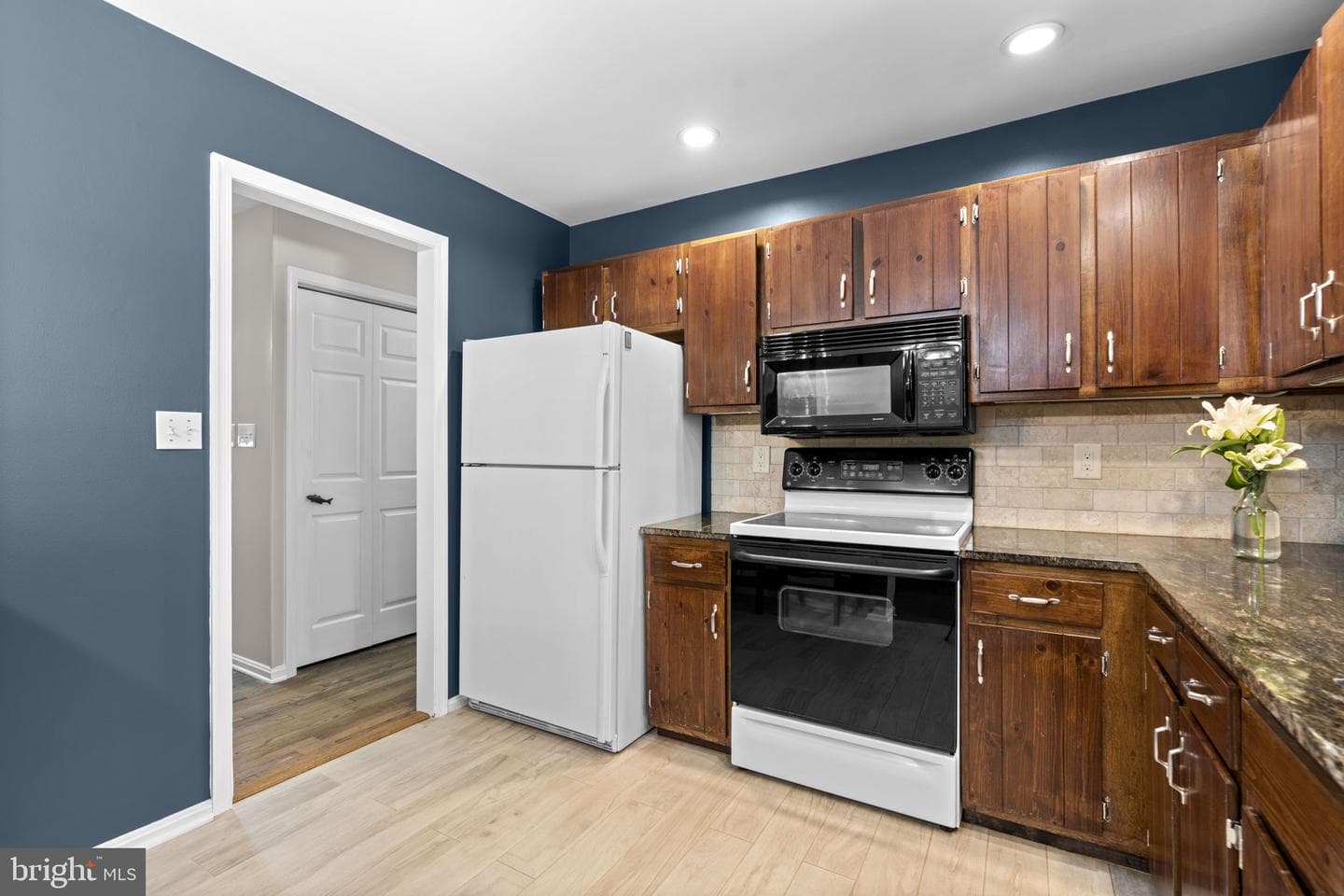 8250 Railroad Avenue photo 13