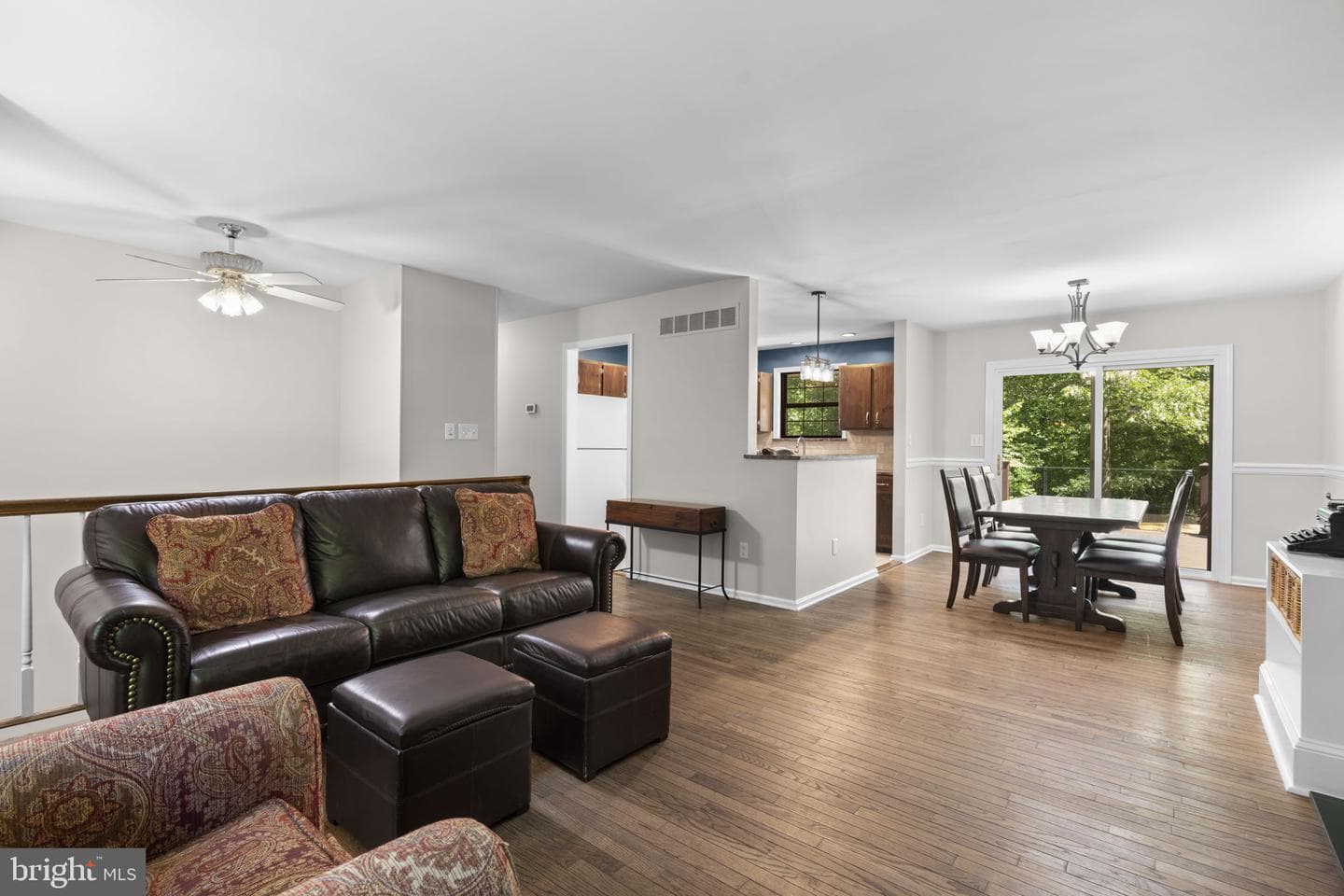 8250 Railroad Avenue photo 8