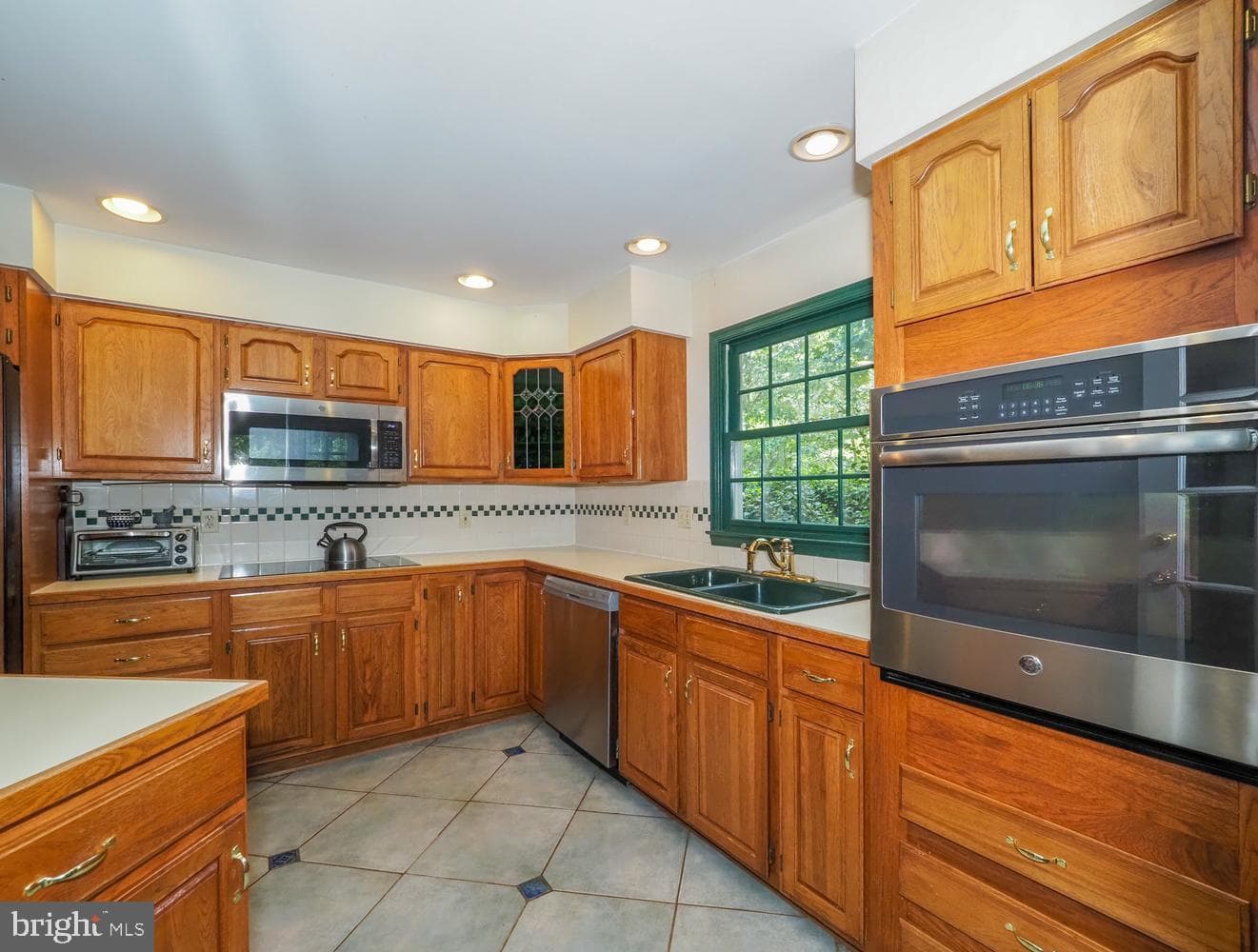 2644 Queen Anne Circle photo 10