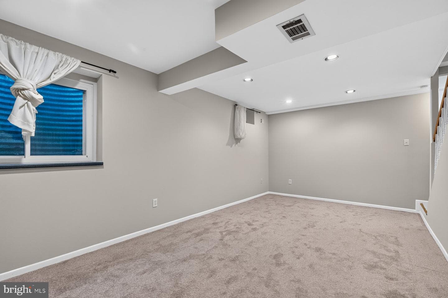 935 Marine Drive photo 33