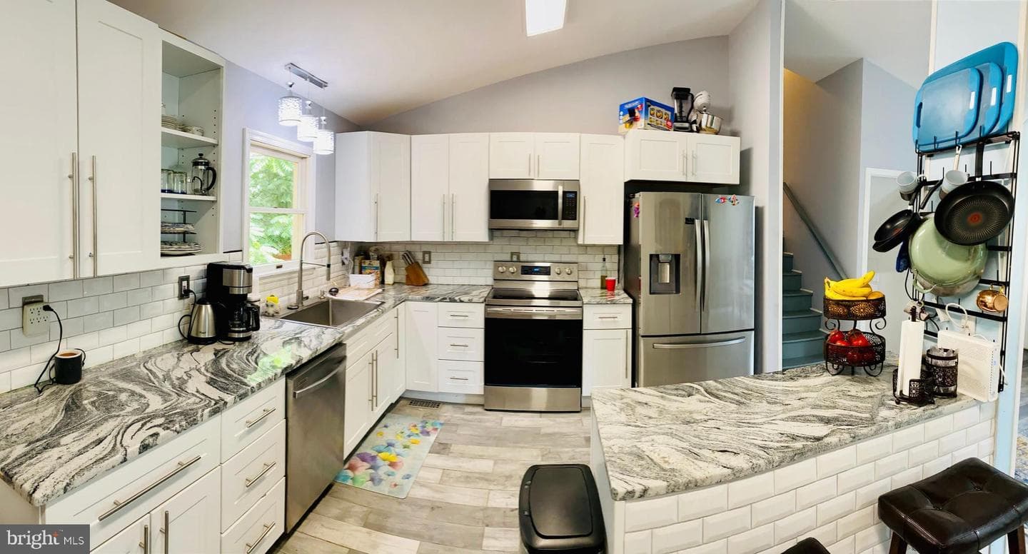452 Lincoln Drive photo 4