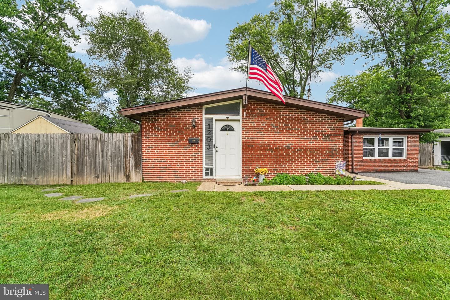 1203 Cathedral Dr photo 1