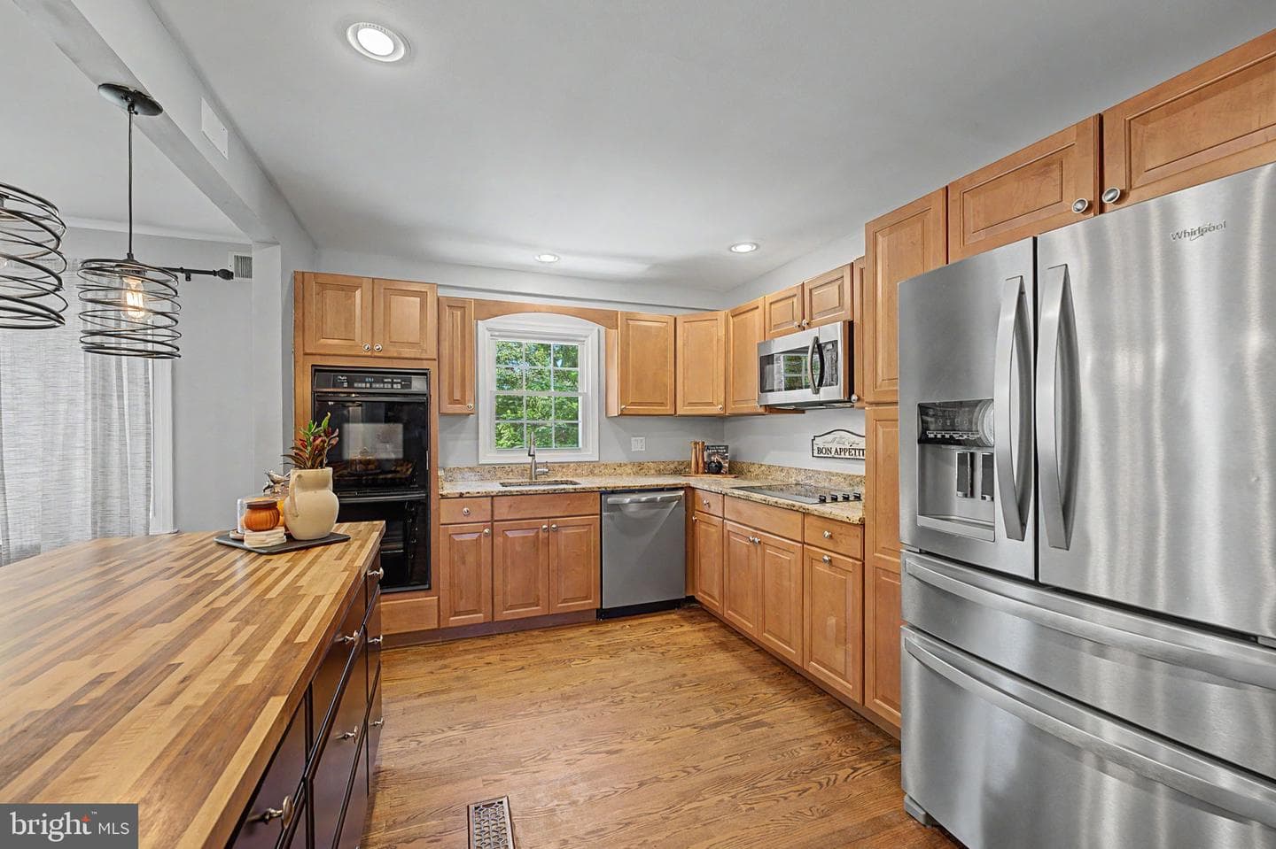 564 Williamsburg Lane photo 29